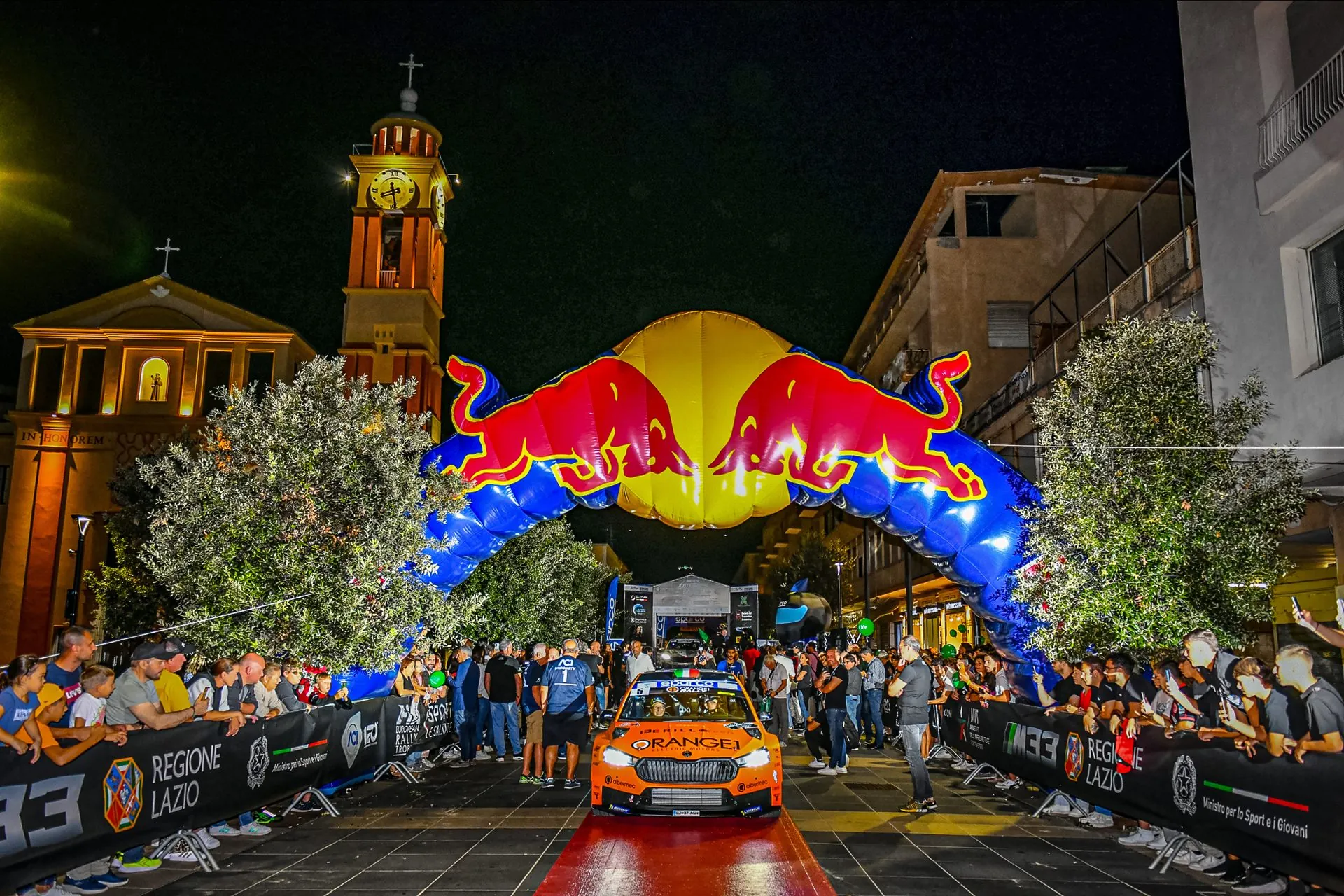Cerimonia notturna di partenza del Rally del Lazio
